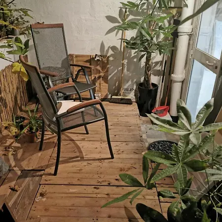 Central - Modern Studio With Stunning Private Maltese Garden & Roof Terrace *