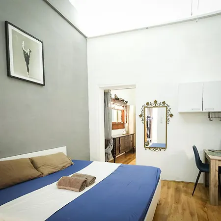 Apartamento Central - Modern Studio With Stunning Private Maltese Garden & Roof Terrace Gzira