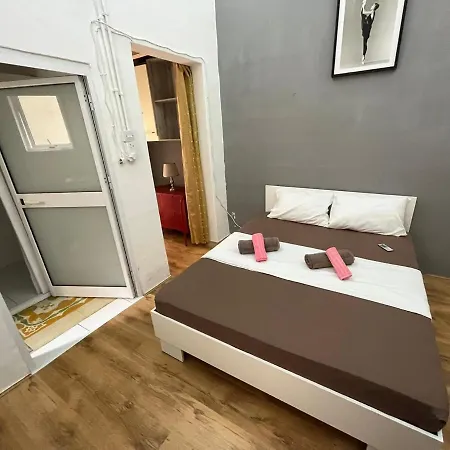 Central - Modern Studio With Stunning Private Maltese Garden & Roof Terrace アパート *