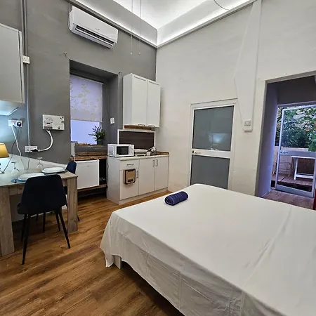 Central - Modern Studio With Stunning Private Maltese Garden & Roof Terrace