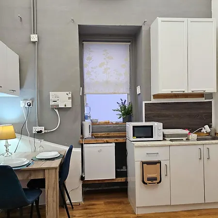 Central - Modern Studio With Stunning Private Maltese Garden & Roof Terrace アパート *