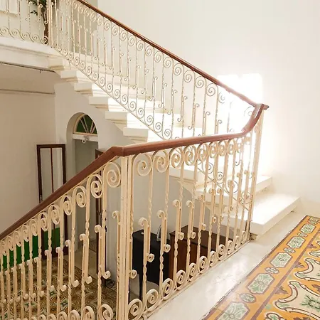 Central - Modern Studio With Stunning Private Maltese Garden & Roof Terrace * グジラ